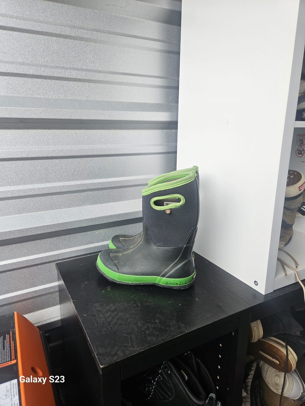 BOGS Classic Matte Kids Size 5 Waterproof Insulated Winter Snow Boots Black Gree